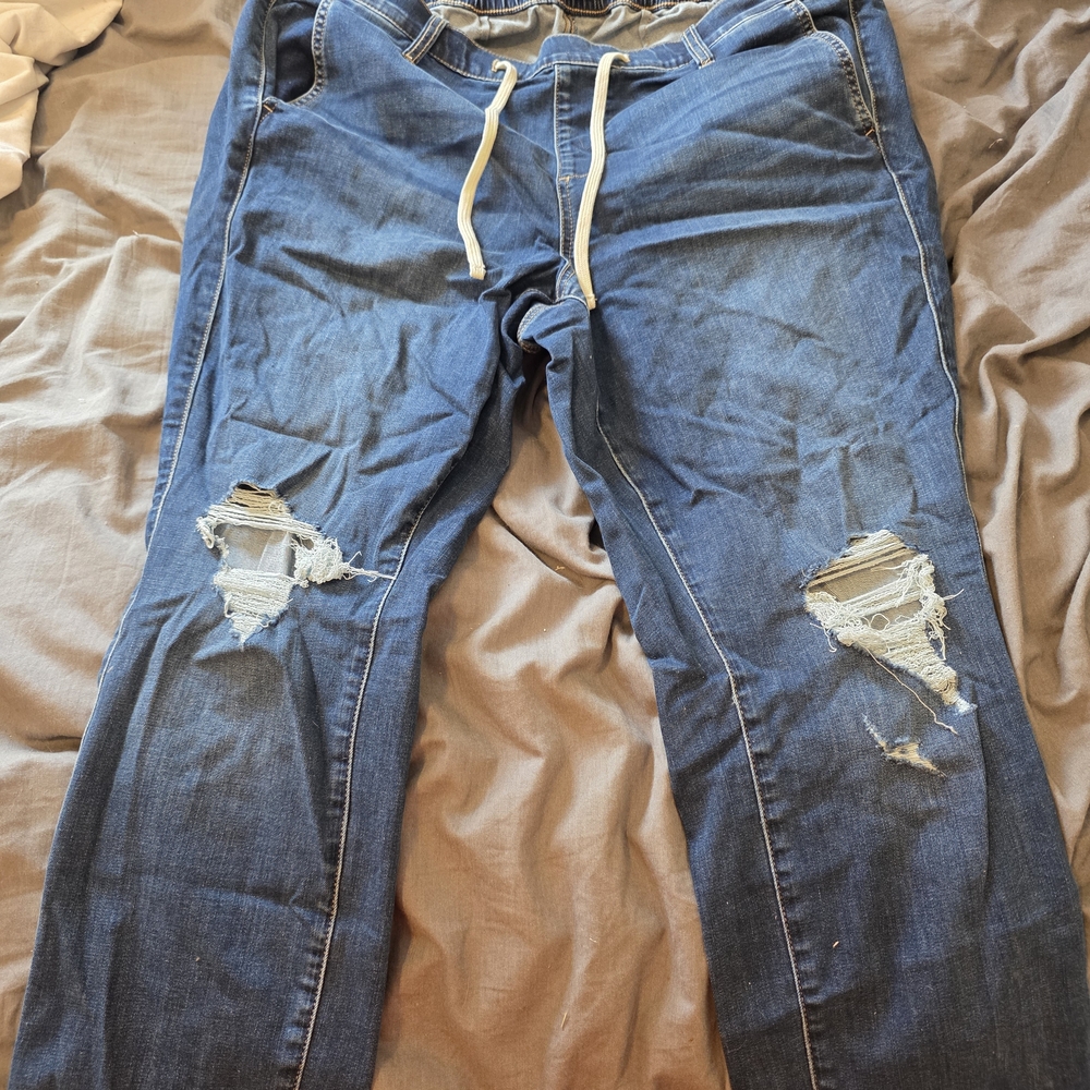 Sold SOLD SOLD SOLD.SOLD DONT BUY SOLDNTorrid Ripped Blue Skinny Jeans